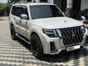 Mitsubishi Montero Center Tyre 2012 for Sale