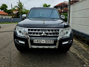 Mitsubishi Montero Petrol 2012 for Sale