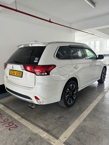 Mitsubishi Outlander G Navi 2015 for Sale