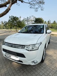 Mitsubishi Outlander G Navi PHEV 2014 for Sale