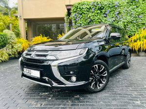 Mitsubishi Outlander G Navi Premium 2015 for Sale