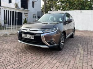Mitsubishi Outlander Petrol Fully Loaded 2015 for Sale