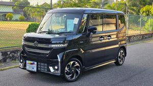 Suzuki Spacia Custom XS 2024 for Sale