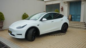 Tesla Model Y White | Black 2024 for Sale