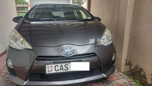 Toyota Aqua S Grade Hybrid 2014 for Sale