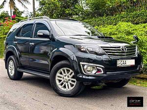 Toyota Fortuner V 2013 for Sale