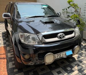 Toyota Hilux Vigo V100 Black 2010 for Sale