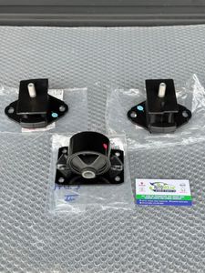 Toyota kdh petrol engine mount set genuine for Sale