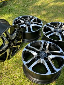 Toyota Land Cruiser Rims 20 inch Allow Wheel Set for Sale