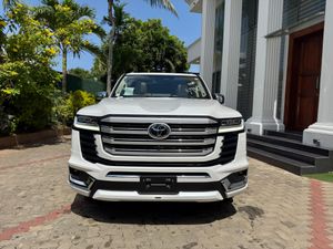 Toyota Land Cruiser Sahara LC300 2025 for Sale