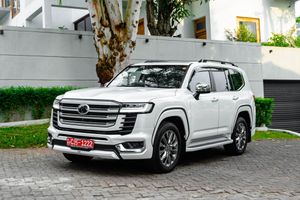 Toyota Land Cruiser Sahara LC300|ZX B/N 2025 for Sale