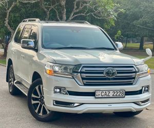 Toyota Land Cruiser Sahara V8 Sunroof Coolbox 2017 for Sale