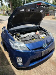 Toyota Prius 30 Complete Face Cut with Engine and Suspension for Sale