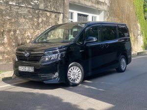 Toyota Voxy 1 Owner 2014 for Sale