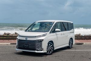 Toyota Voxy 2025 for Sale