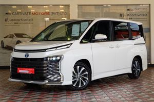 Toyota Voxy SZ Highest Spec New 2025 for Sale