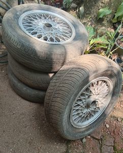 185/70 R14 සයිස් ටියුබ්ලස් ටයර් සහිත ඇලෝවීල් for Sale 185/70 R14 සයිස් ටියුබ්ලස් ටයර් සහිත ඇලෝවීල් for Sale