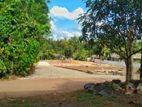 Udugampala නගර සීමාවෙන් 244 බස් පාරට නුදුරින් වටිනා බිම් කොටස් කිහිපයක්