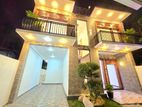 Ultra Mordern 3 Storied Luxury House - Kahatuduwa