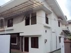 Upstairs House for Rent in Rathmalana