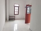 Upstairs house for rent in Rathmalana