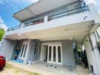 Upstairs House for Rent in Thalawathugoda