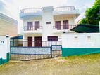 Upstairs House for Rent in Thalawathugoda