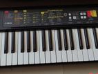 Yamaha PSR F52 Keyboard