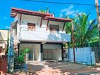 වාණිජ දේපලක් සමගින් නිවස විකිනීමට MORATUWA