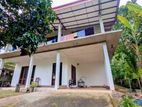 වැලිවේරිය රදාවාන රෝහල අසලින් අඩක් නිමකල දෙමහල් නිවසක්
