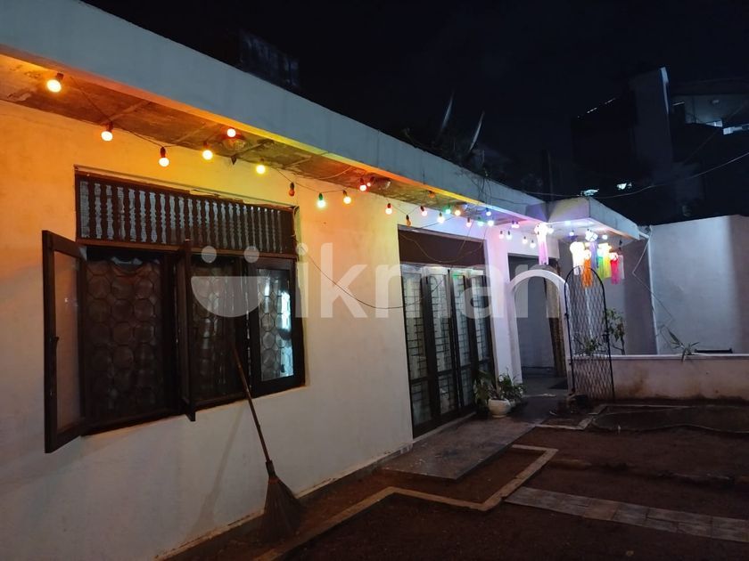 Valuable House for sale Maharagama town ikman