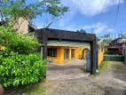Valuable Land with Old House for Sale in Raththanapitiya