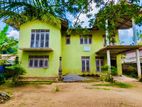 වග දුම්රිය ස්ථානයට හා කලුඅග්ගල ලබුගම පාරට ඇවිද යන දුරින් දෙමහල් නිවසක්