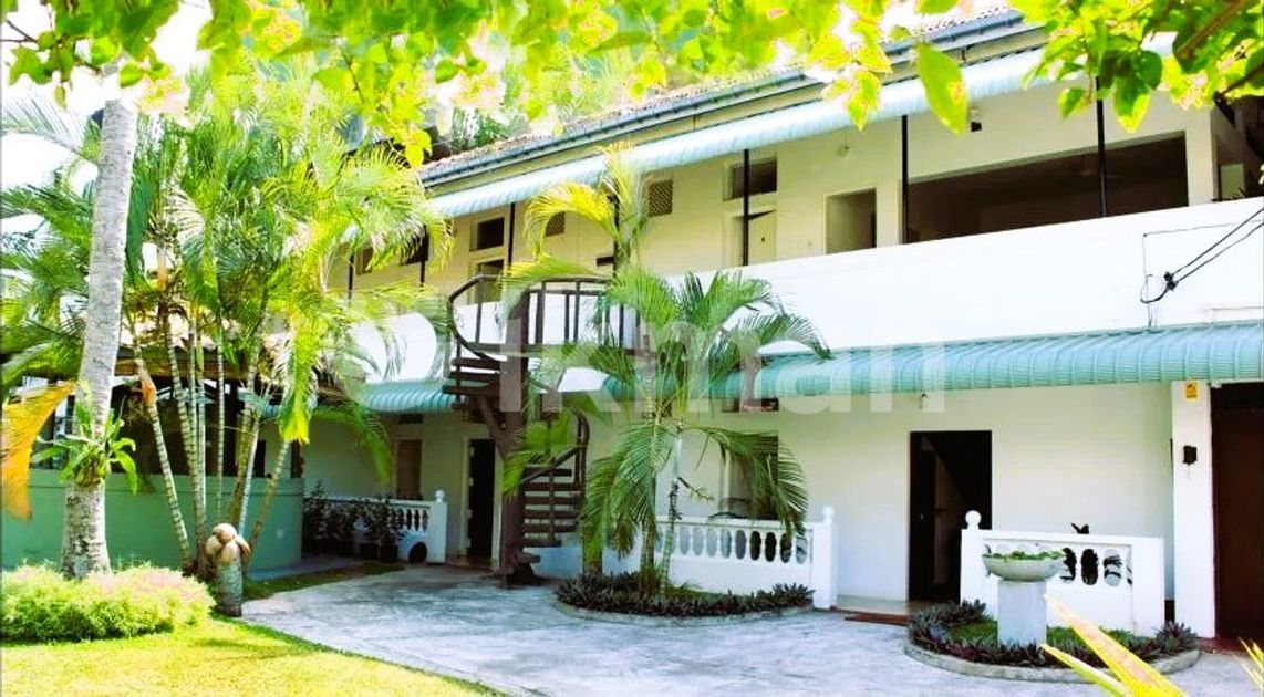 Villa with 8 Bedrooms for Rent in Mount Lavinia (LH 3282) ikman