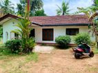 වරකාපොල අඹේපුස්ස අඩුපෙ පරට මුහුනලා ඉඩම සමග නිවස