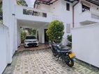 වටිනා දෙමහල් නිවසක් අතුරුගිරියෙන්