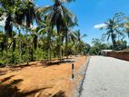 වටිනා ඉඩමක් කහතුඩුවෙන් අධීවේගී පිවිසුමට ආසන්නයේන්