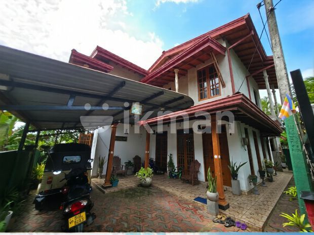 වත්තලින් අඩක් ඉදිකළ දෙමහල් නිවසක් සහ ඇනෙක්ස් එකක් විකිණීමට