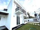 White House New Luxury up For Sale in Negombo Area