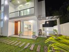 With Pool - Luxury House For Sale in Piliyandala