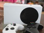 Xbox s 1TB white with 2 controllers