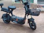 Yadea Cooljoy E3 2025