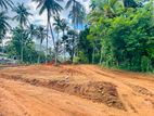 Yakkala new land නුවර පාරට ඉතාම ආසන්නව වටිනා බිම් කොටස් කිහිපයක්