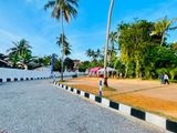 Yakkala නගරයෙ නුවර පාරට අතේ දුරින් වටිනා බිම් කොටස් කිහිපයක්