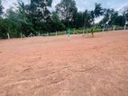 Yakkala නගරයෙන් නුවර පාරට 500m දුරින් අලුත්ම ඉඩම්
