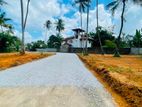 Yakkala නගරයෙන් නුවර පාරට 500mක් නුදුරින් වටිනා බිම් කොටස් කිහිපයක්