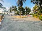 Yakkala නගරයෙන් නුවර පාරට ලගම ඉඩම ලක්ශ 33 සිට
