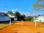 yakkala සපුගස්තැන්න බස් පාරෙන් ඉඩමක්.