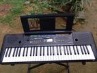 Yamaha e253 Keyboard