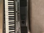 Yamaha E443 Keyboard
